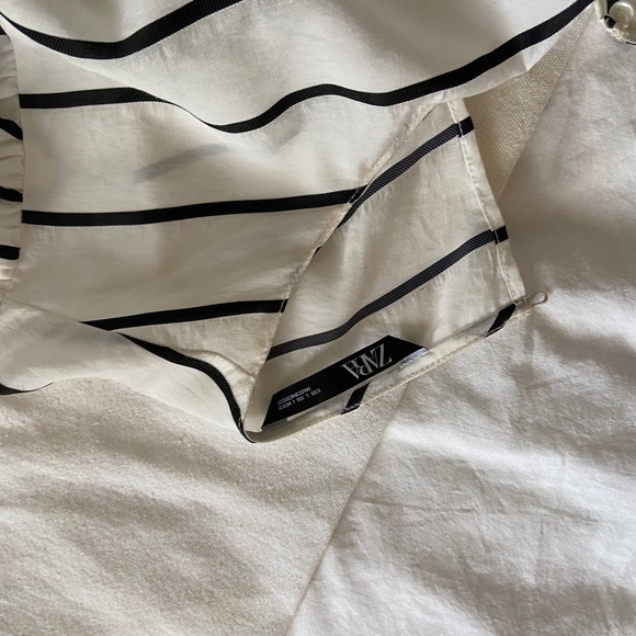 Zara balloon puff sleeve blouse, white with black stripes. Hardly worn - Picture 3 of 6